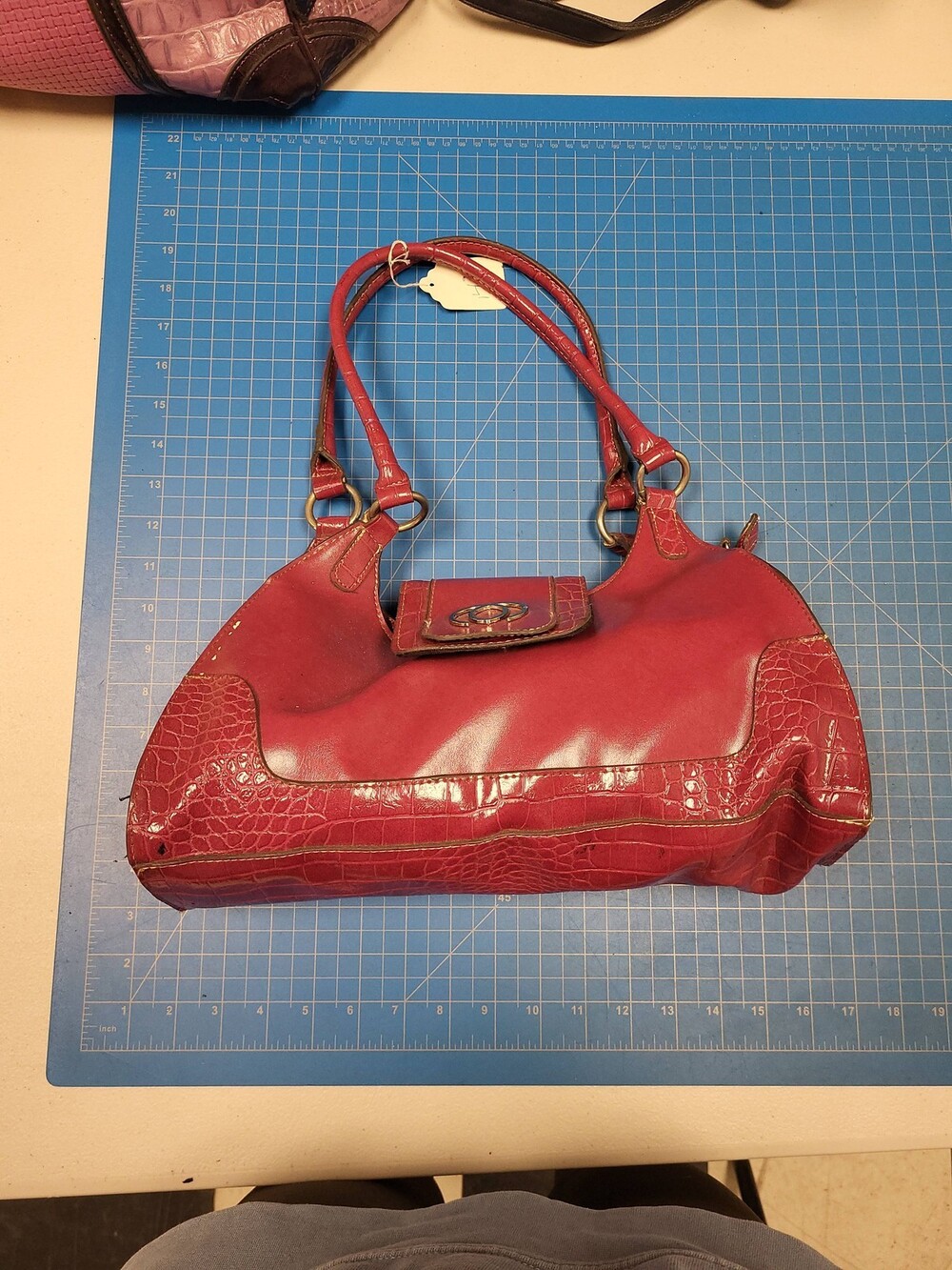 Red Faux Leather Purse Handbag Shoulder Bag Tote Alligator Print Design